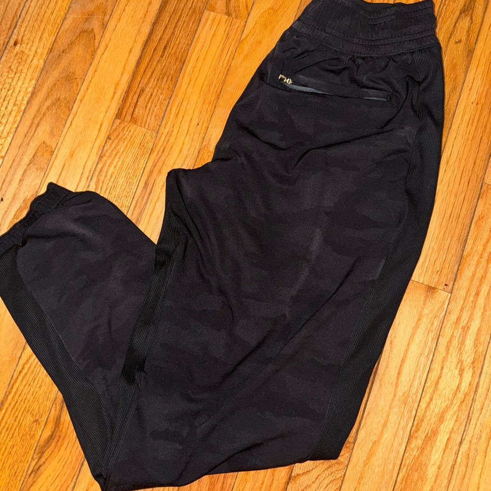 Athleta Women’s Black Camo Pants - Picture 2 of 7